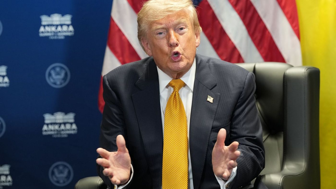 Конфлікт в Ормузькій протоці: Трамп погрожує Ірану новими ударами та морською блокадою