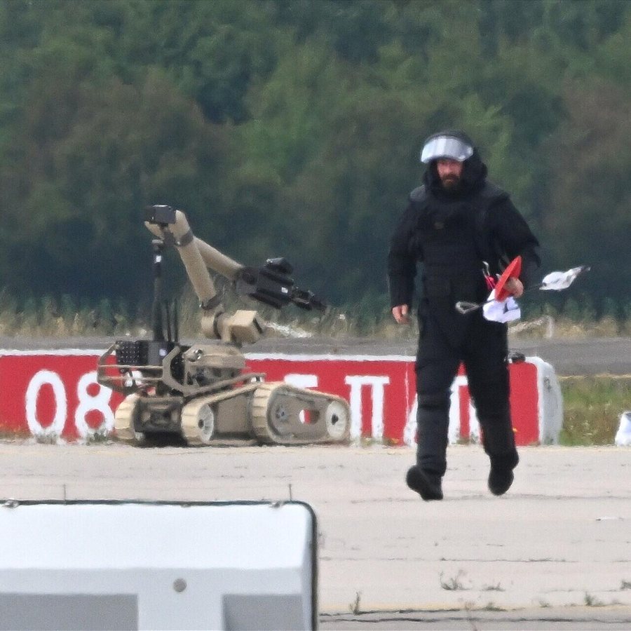 Medienberichte - Flughafen Leipzig/Halle: Wohl doch keine Munition in Flugzeug neben Sprengstoff-Drohne - Bundesanwaltschaft übernimmt Ermittlungen