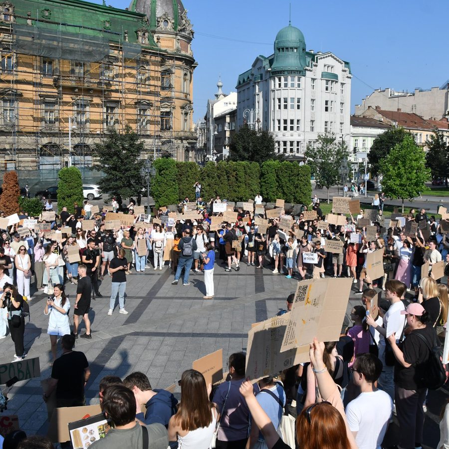 Тисячі українців вийшли на протести через зміни в уряді