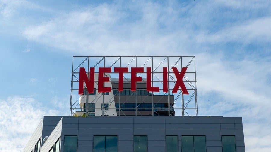 Netflix використовує ШІ для створення сцен із натовпом та історичних битв